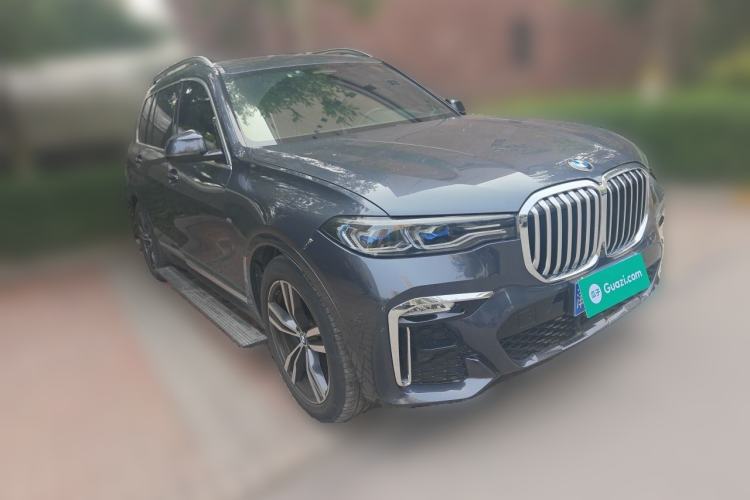 Used BMW X7 2020 xDrive40i Luxury M Sport Package Front Right 45 Deg