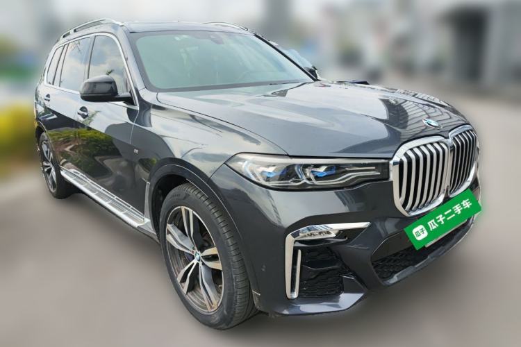 Used BMW X7 2020 xDrive40i Luxury M Sport Package Front Right 45 Deg