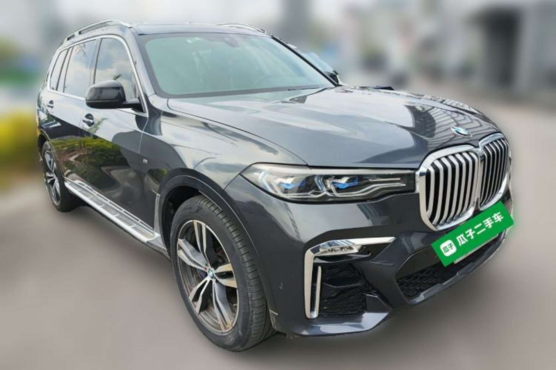 Used BMW X7 2020 xDrive40i Luxury M Sport Package Front Right 45 Deg