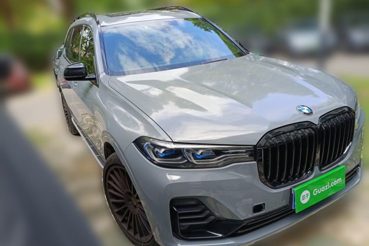 Used BMW X7 2020 xDrive40i Luxury Package with Premium Features Front Right 45 Deg