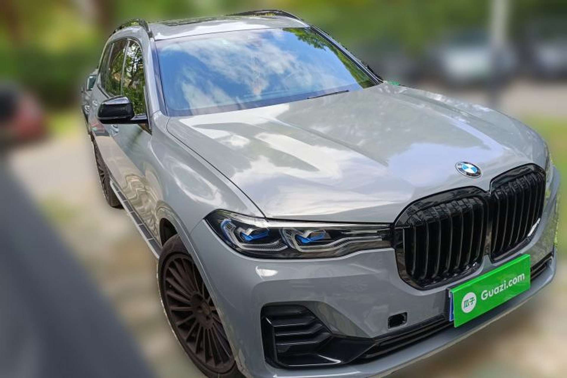 Used BMW X7 2020 xDrive40i Luxury Package with Premium Features Front Right 45 Deg