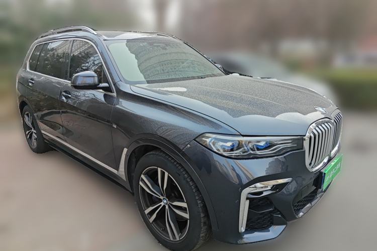 Used BMW X7 2020 xDrive40i Luxury M Sport Package Front Right 45 Deg