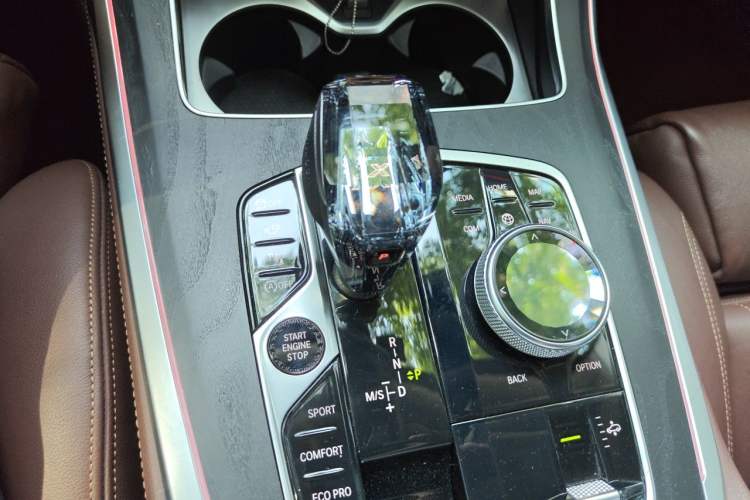 Used BMW X7 2020 xDrive40i Luxury Package with Leading Features Gear Lever