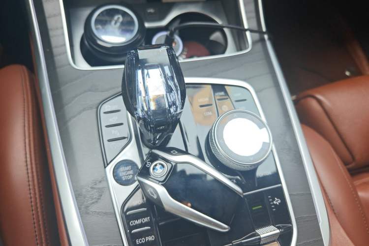 Used BMW X7 2020 xDrive40i Luxury M Sport Package Gear Lever
