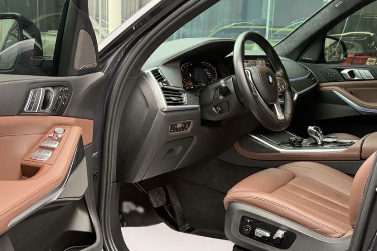 Used BMW X7 2020 xDrive40i Luxury Package with Leading Features Interior 1