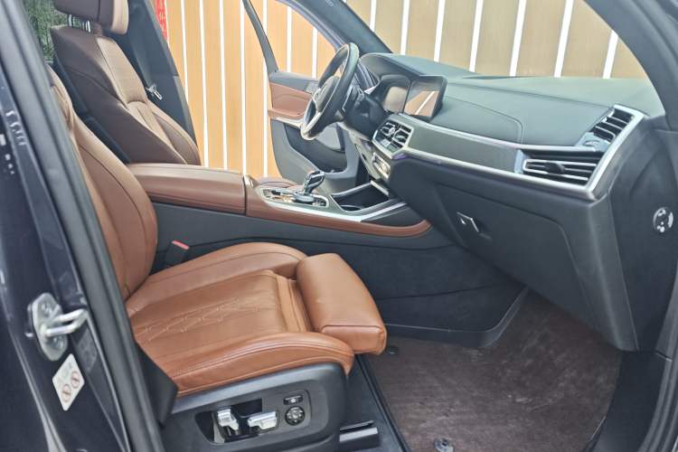 Used BMW X7 2020 xDrive40i Luxury M Sport Package Interior 10