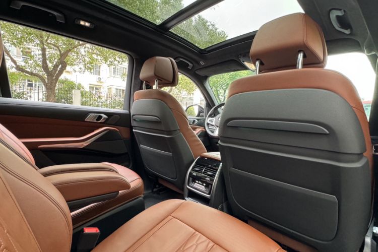 Used BMW X7 2020 xDrive40i Luxury M Sport Package Interior 12