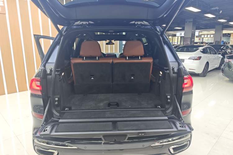 Used BMW X7 2020 xDrive40i Luxury M Sport Package Interior 6