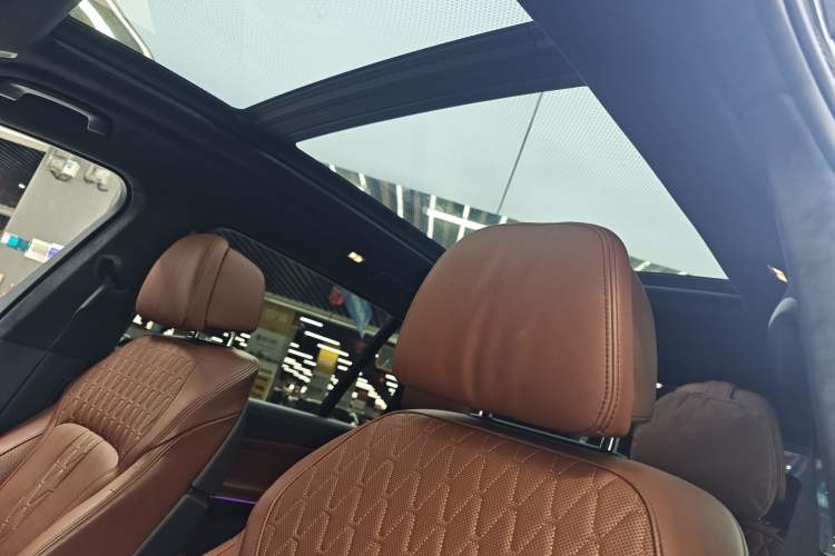 Used BMW X7 2020 xDrive40i Luxury M Sport Package Interior 9