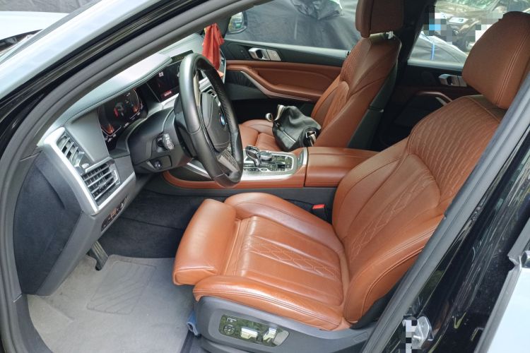 Used BMW X7 2020 xDrive40i Luxury Package with Premium Features Left Front Seat