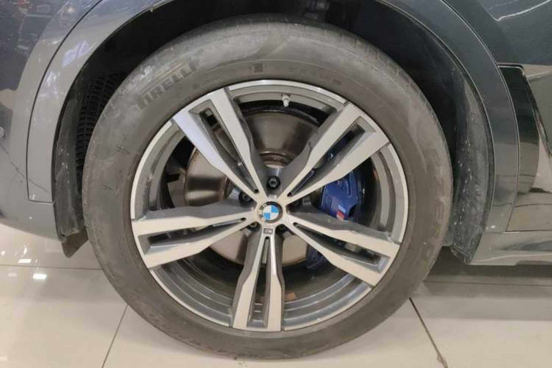 Used BMW X7 2020 xDrive40i Luxury M Sport Package Left Front Wheel Hub
