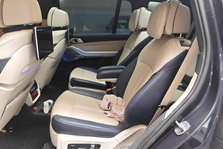 Used BMW X7 2020 xDrive40i Executive M Sport Package Left Rear Seat
