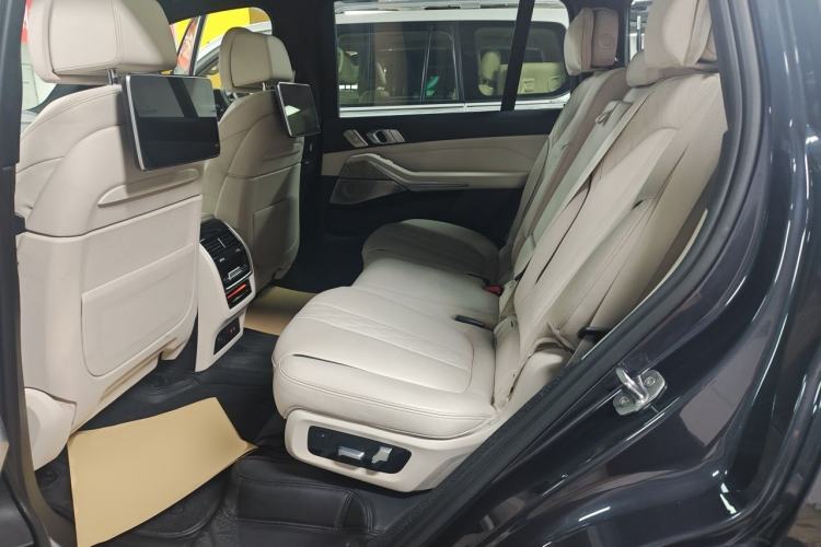 Used BMW X7 2020 xDrive40i Executive M Sport Package Left Rear Seat