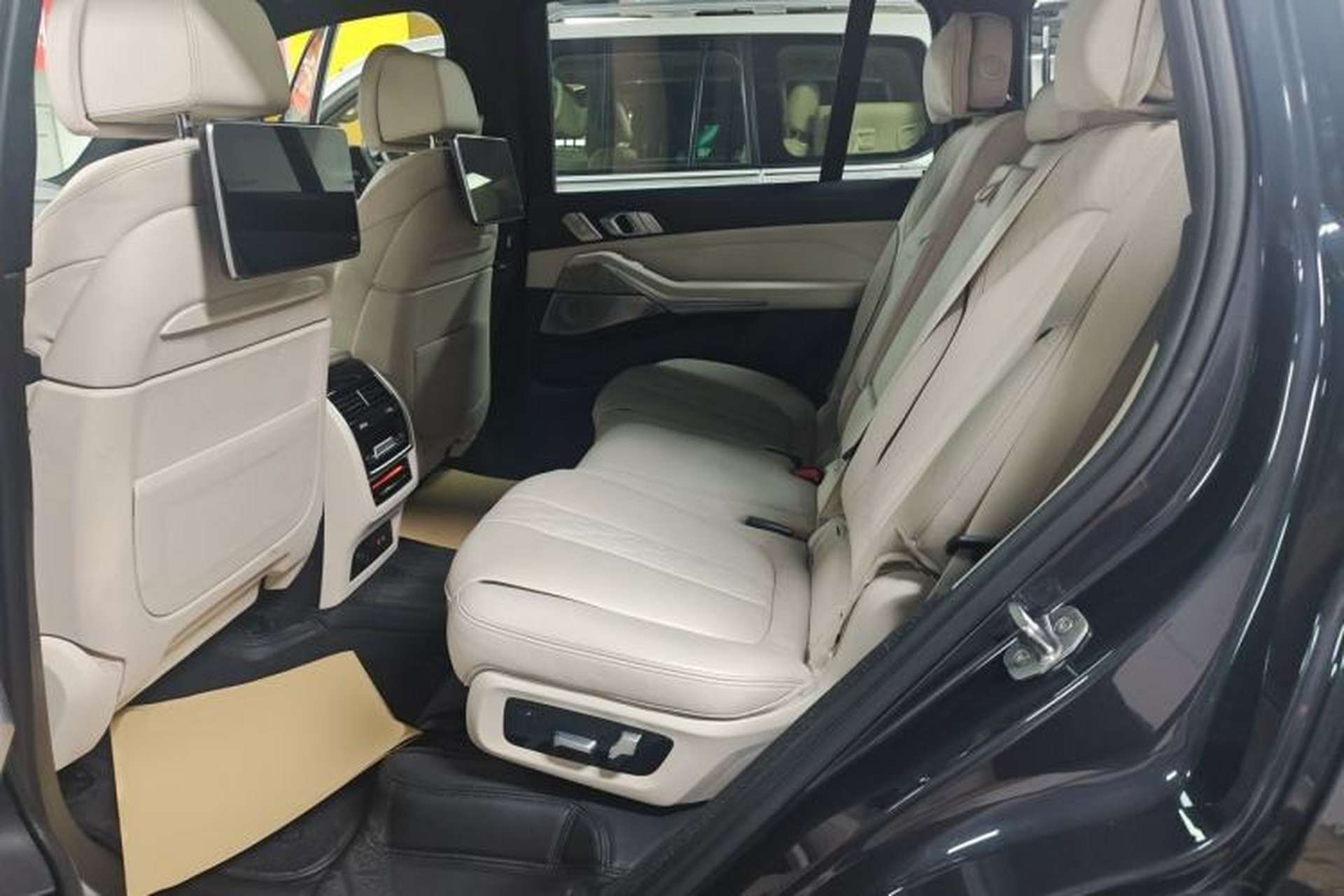Used BMW X7 2020 xDrive40i Executive M Sport Package Left Rear Seat