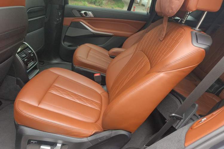 Used BMW X7 2020 xDrive40i Luxury M Sport Package Left Rear Seat