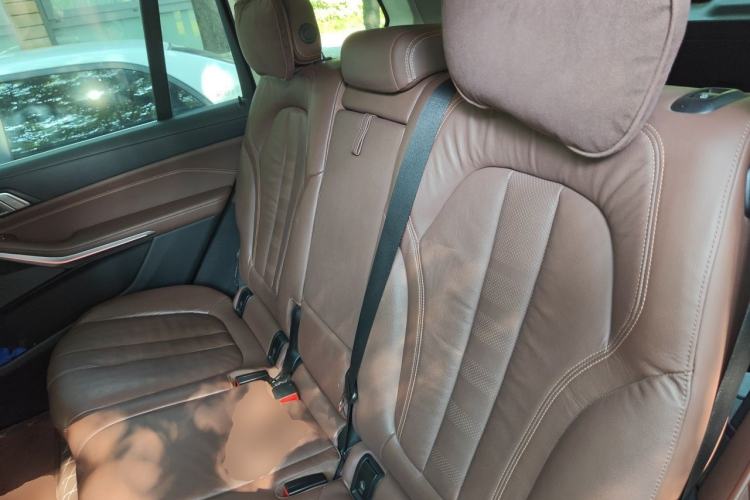 Used BMW X7 2020 xDrive40i Luxury Package with Leading Features Left Rear Seat