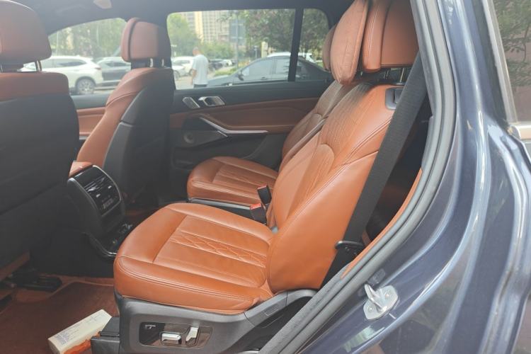 Used BMW X7 2020 xDrive40i Luxury M Sport Package Left Rear Seat