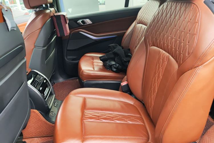 Used BMW X7 2020 xDrive40i Luxury M Sport Package Left Rear Seat
