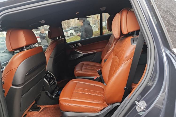 Used BMW X7 2020 xDrive40i Luxury M Sport Package Left Rear Seat