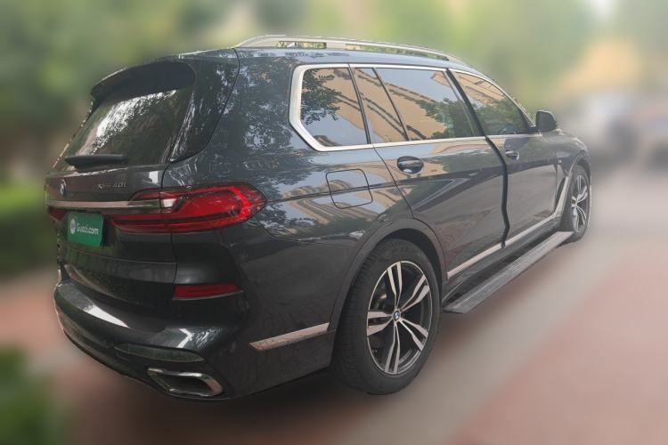 Used BMW X7 2020 xDrive40i Luxury M Sport Package Rear Right 45 Deg