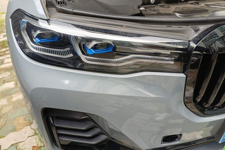 Used BMW X7 2020 xDrive40i Luxury Package with Premium Features Right Front Headlight