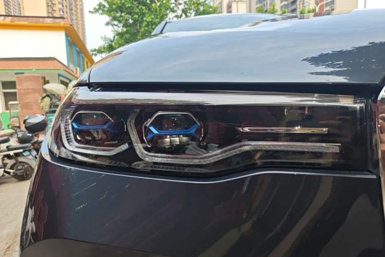 Used BMW X7 2020 xDrive40i Luxury M Sport Package Right Front Headlight