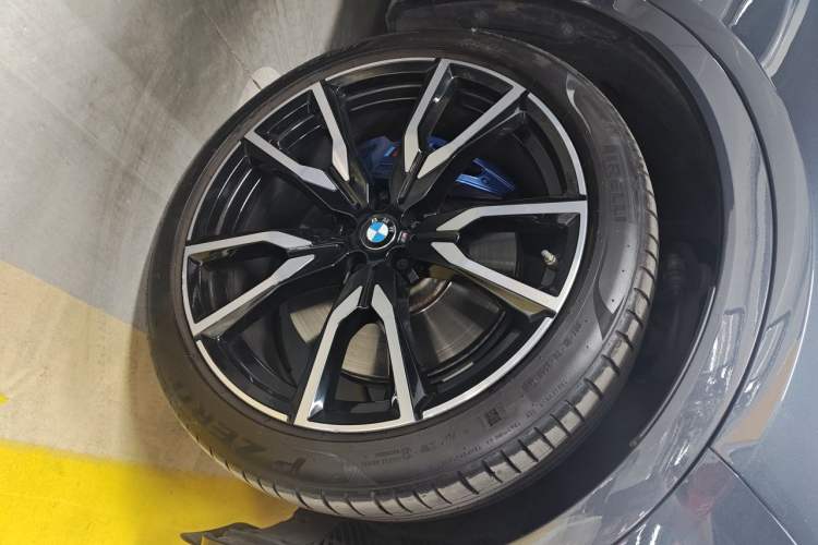 Used BMW X7 2020 xDrive40i Executive M Sport Package Right Front Wheel Hub