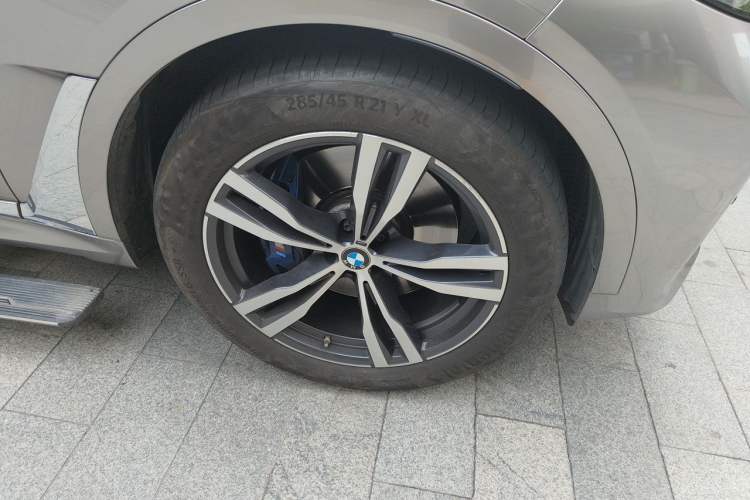 Used BMW X7 2020 xDrive40i Luxury M Sport Package Right Front Wheel Hub