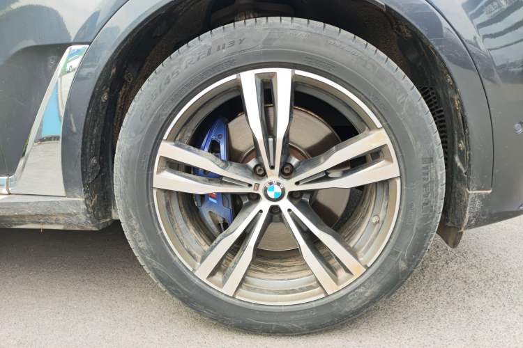 Used BMW X7 2020 xDrive40i Luxury M Sport Package Right Front Wheel Hub