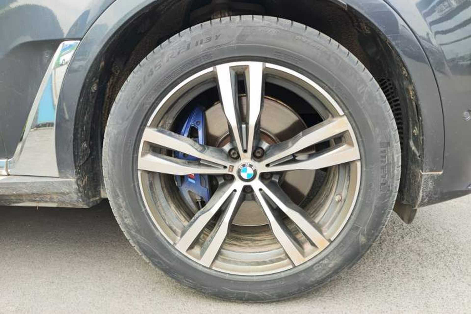 Used BMW X7 2020 xDrive40i Luxury M Sport Package Right Front Wheel Hub