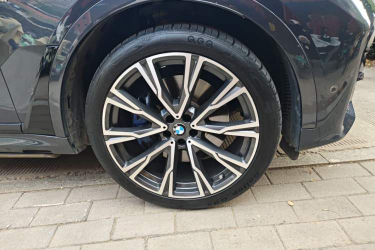 Used BMW X7 2020 xDrive40i Luxury M Sport Package Right Front Wheel Hub
