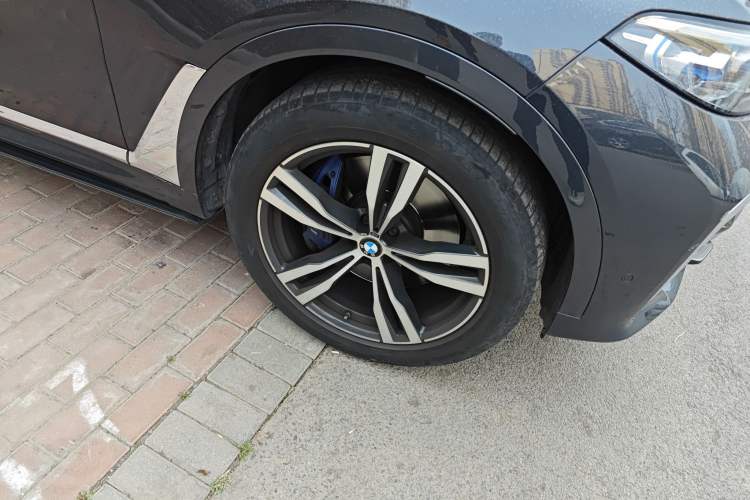Used BMW X7 2020 xDrive40i Luxury M Sport Package Right Front Wheel Hub
