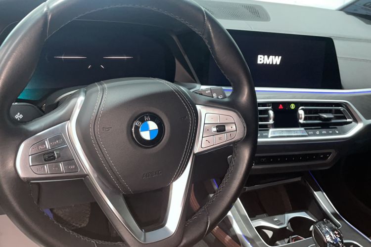 Used BMW X7 2020 xDrive40i Luxury Package with Leading Features Steering Wheel