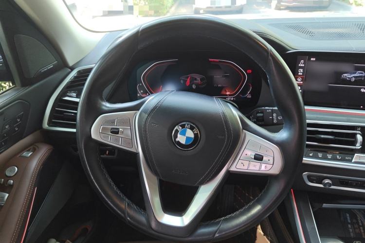 Used BMW X7 2020 xDrive40i Luxury Package with Leading Features Steering Wheel