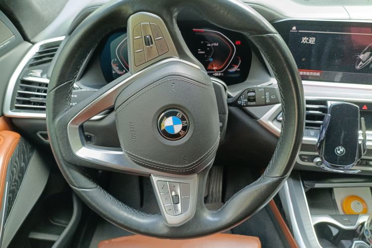 Used BMW X7 2020 xDrive40i Luxury Package with Premium Features Steering Wheel