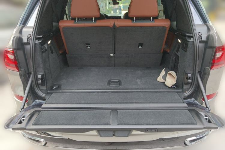 Used BMW X7 2020 xDrive40i Luxury M Sport Package Trunk