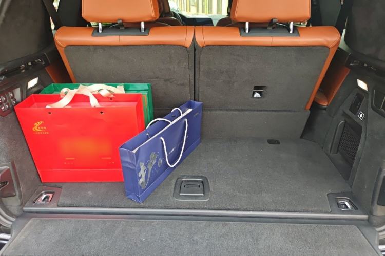 Used BMW X7 2020 xDrive40i Luxury M Sport Package Trunk
