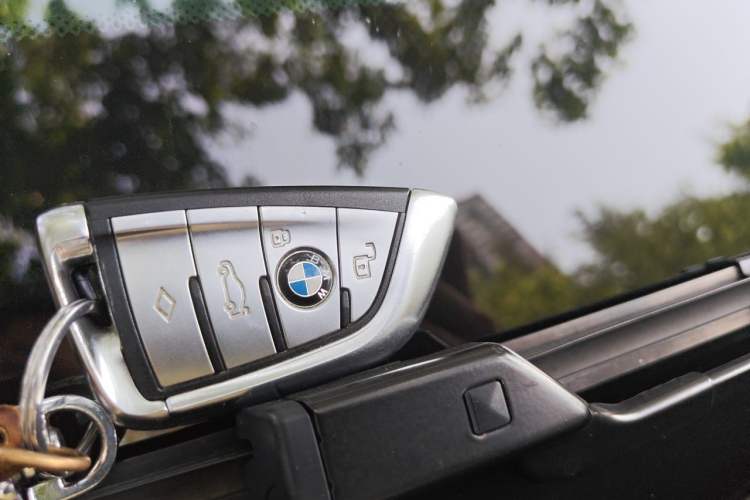 Used BMW X7 2020 xDrive40i Luxury Package with Leading Features Vehicle Key