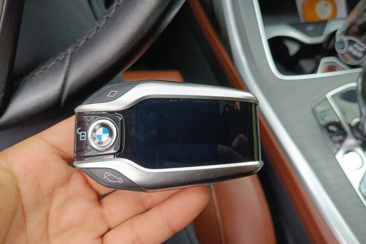 Used BMW X7 2020 xDrive40i Luxury Package with Premium Features Vehicle Key
