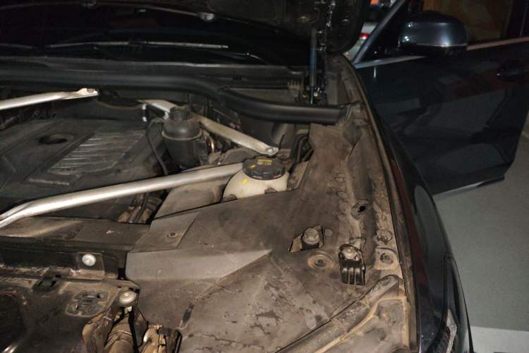 Used BMW X7 2020 xDrive40i Luxury M Sport Package Engine Bay Left