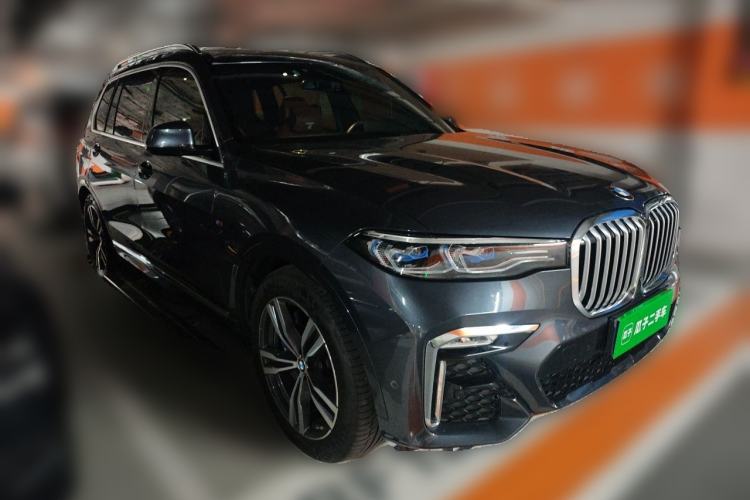 Used BMW X7 2020 xDrive40i Luxury M Sport Package Front Right 45 Deg