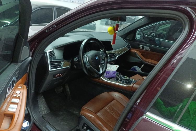 Used BMW X7 2020 xDrive40i Luxury Package with Premium Features Driver Seat