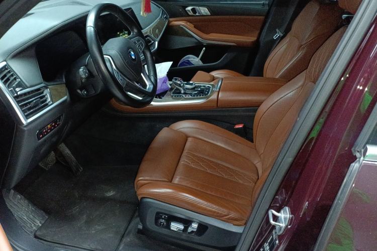 Used BMW X7 2020 xDrive40i Luxury Package with Premium Features Left Front Seat