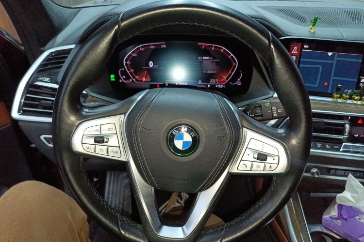 Used BMW X7 2020 xDrive40i Luxury Package with Premium Features Steering Wheel