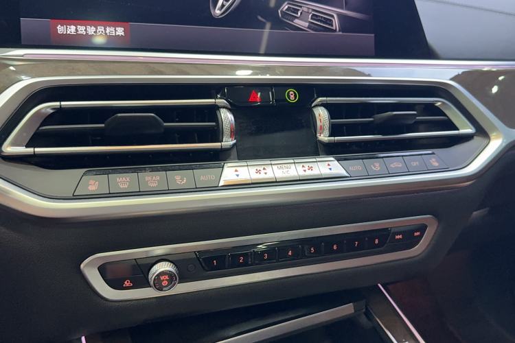 Used BMW X7 2020 xDrive40i Luxury M Sport Package Audio And AC Panel