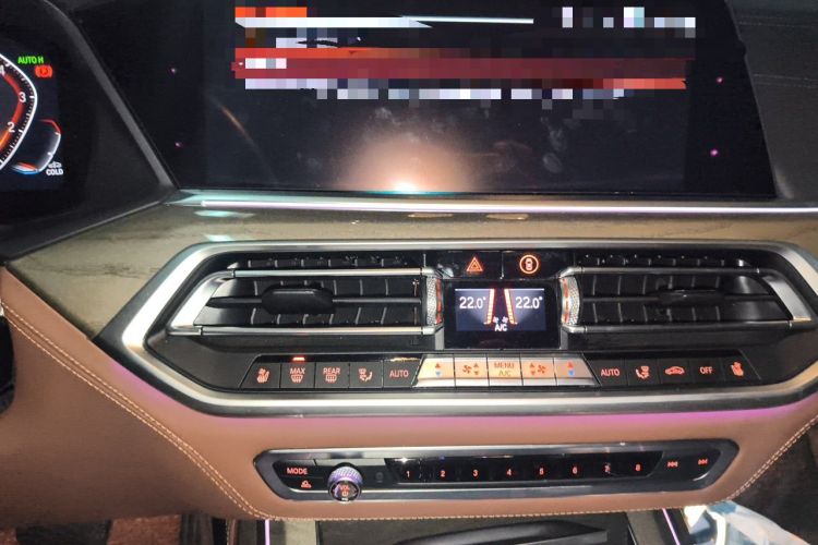 Used BMW X7 2020 xDrive40i Executive Luxury Package Audio And AC Panel