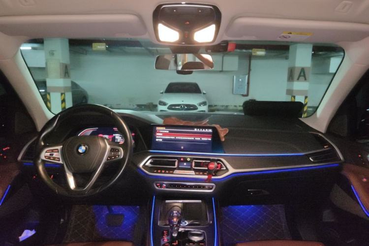 Used BMW X7 2020 xDrive40i Luxury Package with Leading Features Center Console