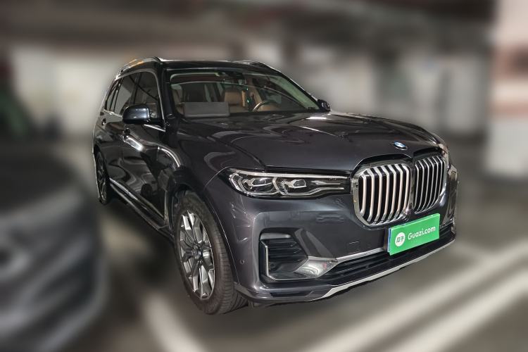 Used BMW X7 2020 xDrive40i Luxury Package with Leading Features Front Right 45 Deg