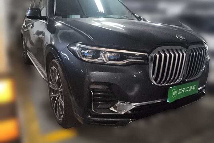 Used BMW X7 2020 xDrive40i Executive Luxury Package Front Right 45 Deg