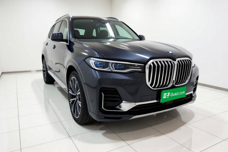 Used BMW X7 2020 xDrive40i Executive Luxury Package Front Right 45 Deg